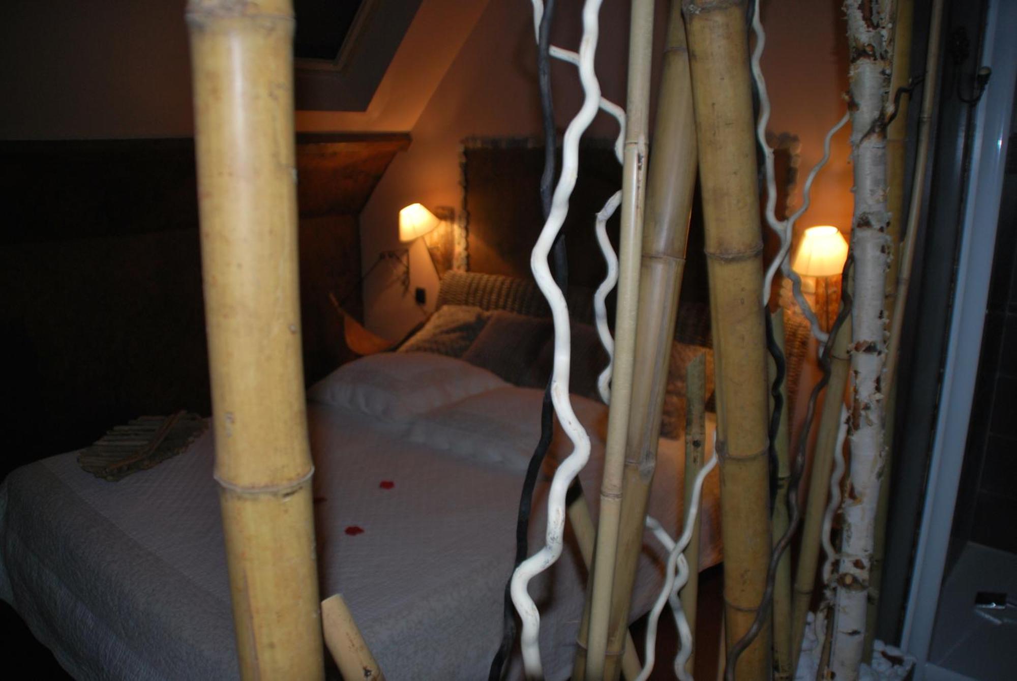 Chambres D Hotes ,Hotel ,Secret D'Une Nuit A Vicq Pres De Onnaing,Avec Piscine Стая снимка