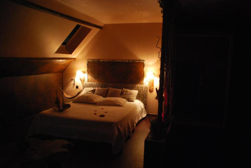 Chambres D Hotes ,Hotel ,Secret D'Une Nuit A Vicq Pres De Onnaing,Avec Piscine Стая снимка
